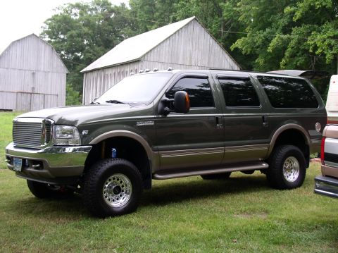 2000 Ford Excursion - looking good at a local mod party