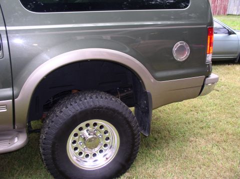 2000 Ford Excursion - auto zone gas door...39.95