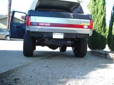 1989 Ford Bronco - shot from the rear, its a tad bit wider...