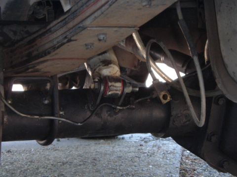 1989 Ford Bronco - another shot of the shock mounts. i still need to figure out a more secure method of attaching the hard lines for the brakes.