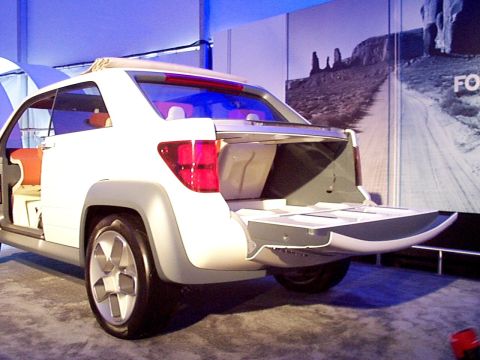 1999 Ford Taurus - This concept SUV's design does not match the 1999 Ford Taurus claim.