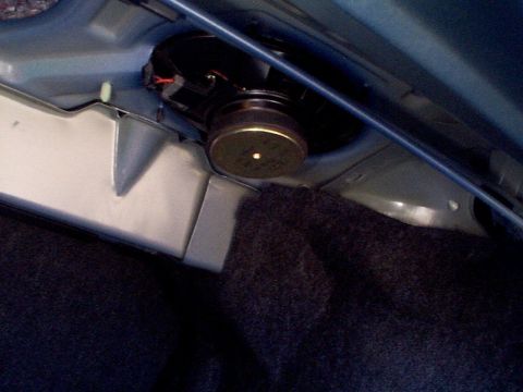 1999 Ford Taurus - Speaker mounted in the trunk of a car.