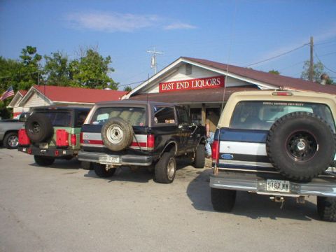 1989 Ford Bronco - Yeah, so our leader at the time - Blaze - missed a turn and we just so happened to turn around here. Time for a pit stop!!