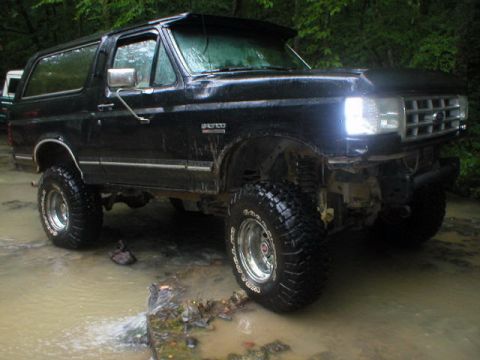 1989 Ford Bronco - Just thought this was a cool shot of Reptillikus' rig in the creek.