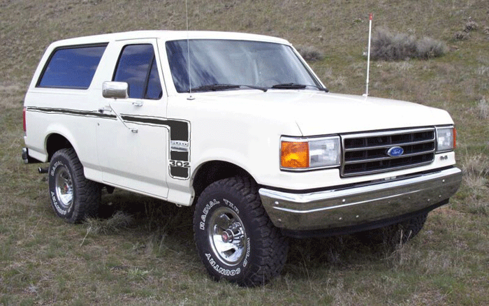 White 1986 Ford Bronco, 3/4 front view