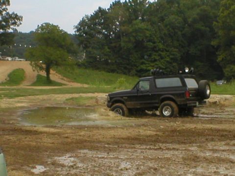 1986 Ford Bronco - Mark and Alex playing in the mud