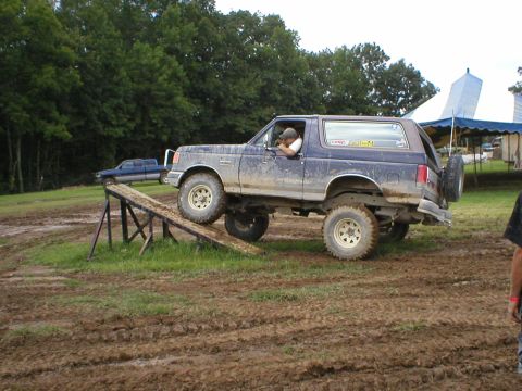 1986 Ford Bronco - Mosely looking SMOOTH with his flex'n