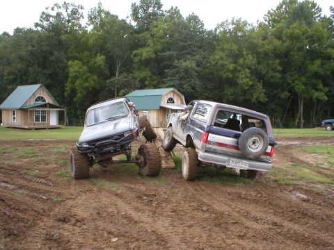 1986 Ford Bronco - Sam joins in on the flexing with his rig'd out Yota