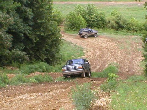 1986 Ford Bronco - and he slips off the right into a rut