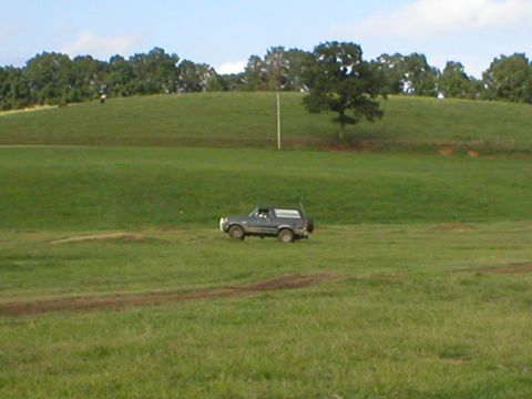 1986 Ford Bronco - Daniel TRYING to show some flex
