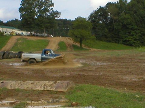 1986 Ford Bronco - Dale kicking up more mud