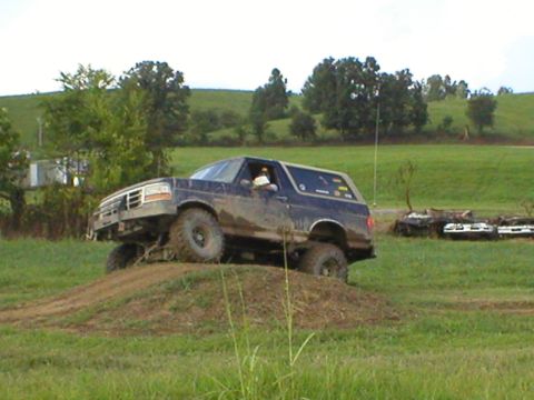 1986 Ford Bronco - Jon getting some flex action