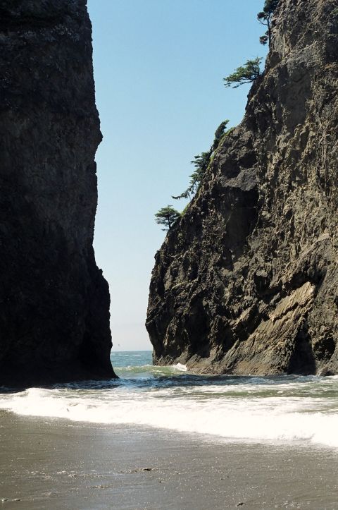 1979 Ford Bronco - Ocean through sea stacks