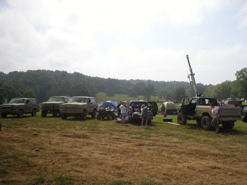 1986 Ford Bronco - Everyone packing it up getting ready to head home