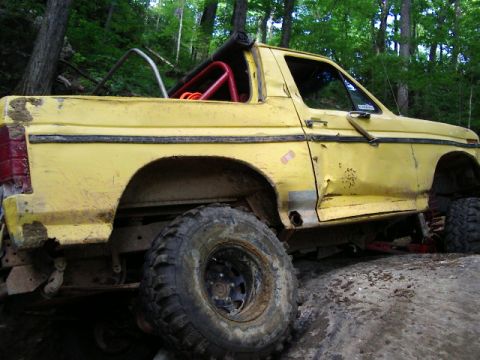1985 Ford Bronco - On rock