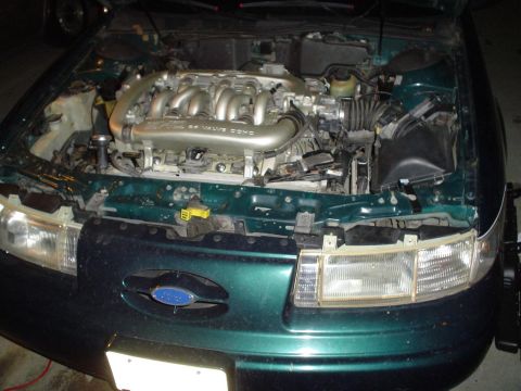 1993 Ford Taurus - wide shot 2