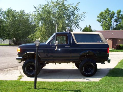 1989 Ford Bronco - Here's a driver-side view of the Bronco with 3" body and 6" suspension lifts. And the CARR light bar with 4 KC Hi-Lites on it.