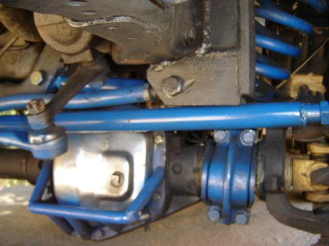 1991 Ford Bronco - Track bar mount sitting on the steering..