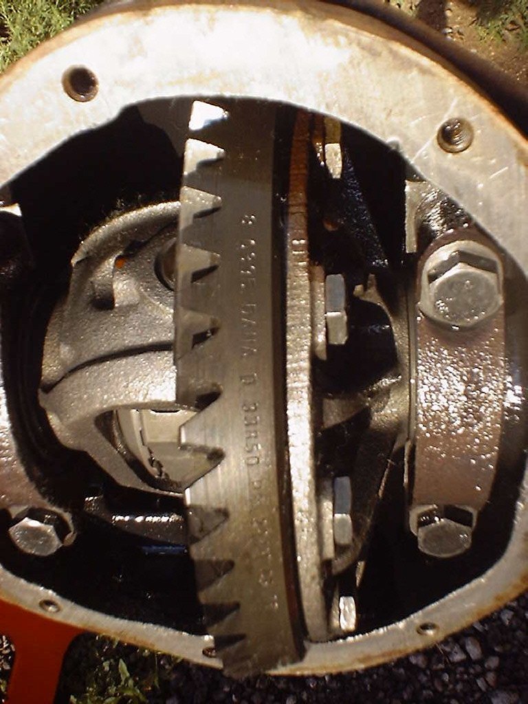 Differential gears with visible text '33850'