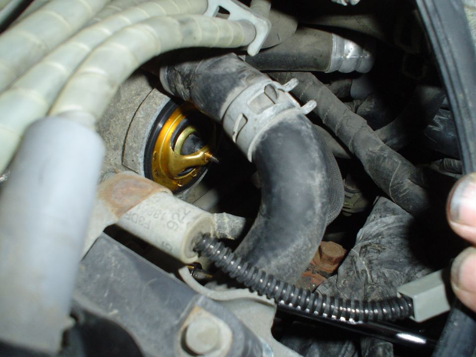 A clear view to the thermostat.. and the intake is STILL on.