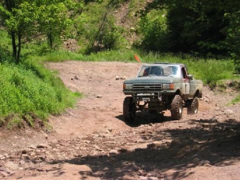 1995 Ford Bronco - F-350 at play