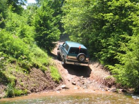 1995 Ford Bronco - Dave exiting the water.