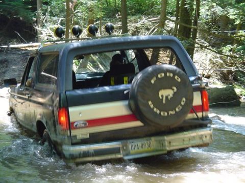1995 Ford Bronco - Keith, digging in.