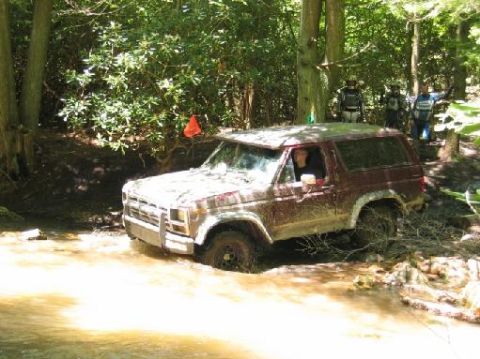 1995 Ford Bronco - Will entering the water crossing.