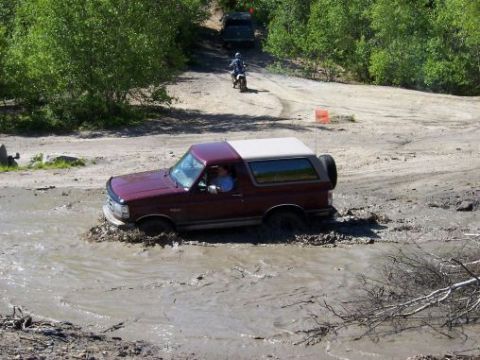 1995 Ford Bronco - Vince playing in the mud with his stocker on 31's