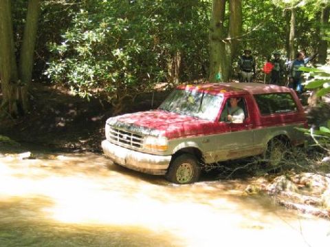 1995 Ford Bronco - I'm entering the creek.