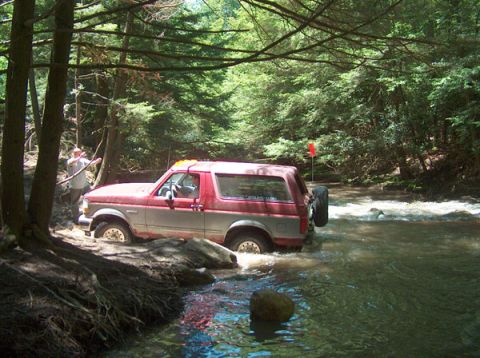 1995 Ford Bronco - Exiting the creek
