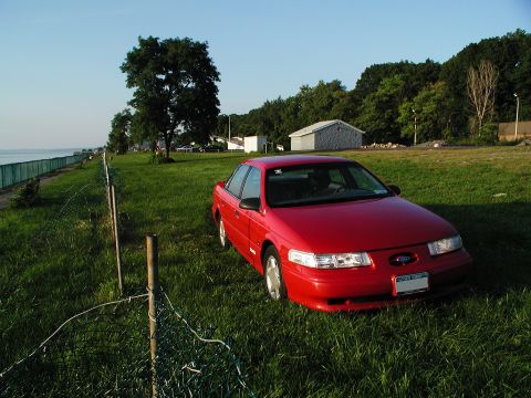 1992 Ford Taurus - By the river...