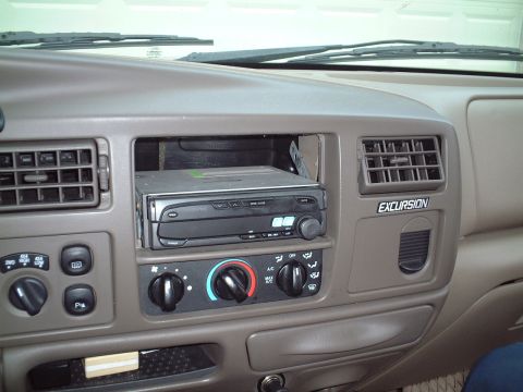 2000 Ford Excursion - CVA-1005 with screen closed.