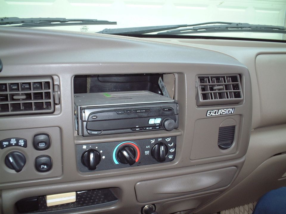 CVA-1005 with screen closed.