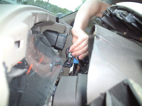 2000 Ford Excursion - Removing the 4x4, defrost, and parking sensor plugs. Note: Blue plug is for the parking sensor, the brown/orange plug is for the defrost. 4…