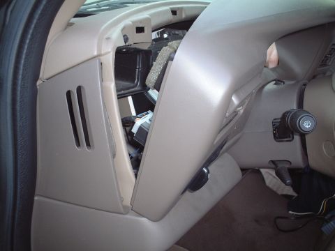 2000 Ford Excursion - 2 more plugs need to be removed from the headlight controls before removing the dash panel.