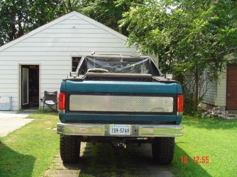 1989 Ford Bronco - Rear view of a 1989 Ford Bronco parked in front of a garage.