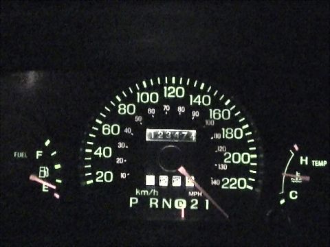 2002 Lincoln Town Car - Crown Vic PI doing +240 kmh (clear pic)