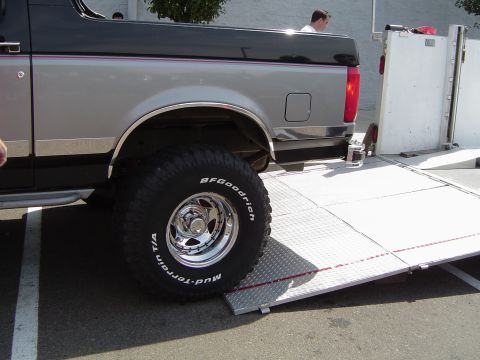 1989 Ford Bronco - Loading up