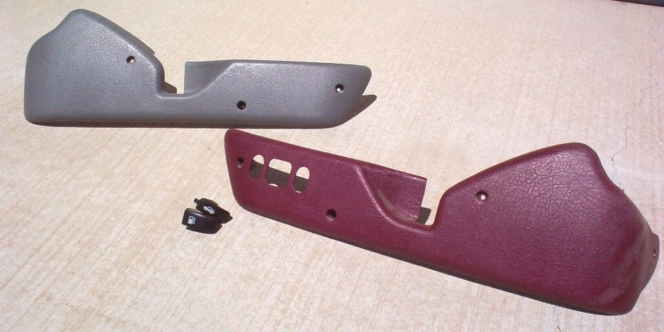 New (old) stuff I got at the junkyard. Both side panels on the front seats and both lever caps for the gas and trunk release.