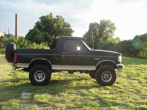1993 Ford Bronco - This 1993 Ford Bronco is shown from the side, a spare tire mounted on the rear tailgate.