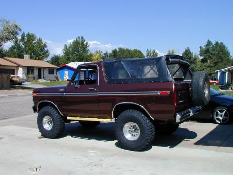 1979 Ford Bronco - 37 mt/r with a 4in suspension lift no fender trimming