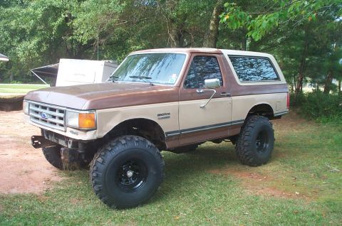 1987 Ford Bronco - This lifted 1987 Ford Bronco is shown outdoors with a two-tone paint scheme.
