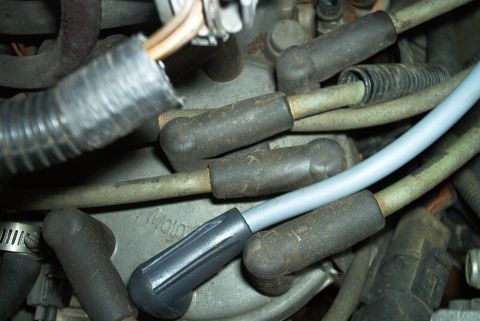 1996 Ford Bronco - 96 5.0 Plug Wire Routing - distributor view