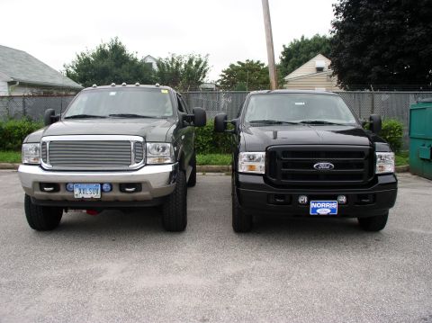 2000 Ford Excursion - my 00 beside a 05 X notice the height differance by the mirrors