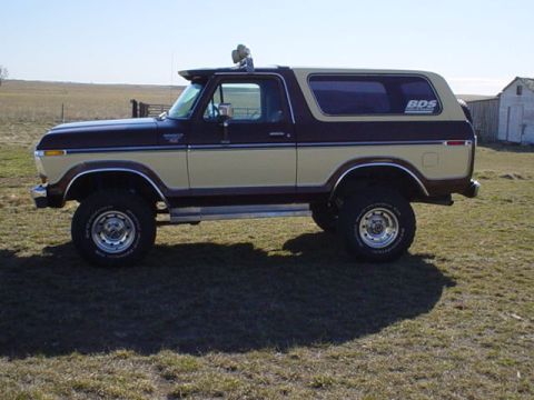 1979 Ford Bronco - This lifted Ford Bronco has a two-tone paint scheme and appears to be from the late 1970s.