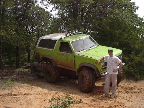 1986 Ford Bronco - Testing the flex on the log.