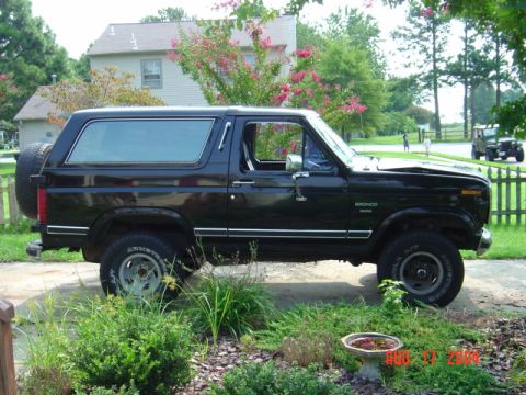 1986 Ford Bronco - after 3" body lift with 33's
