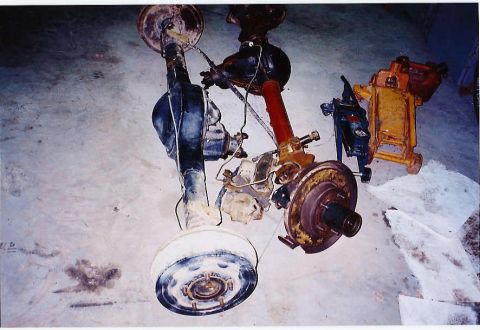 1984 Ford Bronco - Ford 9" and Dana 44 out of a 1978 Ford F-150.