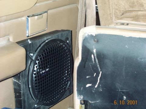 1986 Ford Bronco - 10" subwoofers into the rear using the stock 5" X 7" speaker holes, no cutting or hatchet work required !
